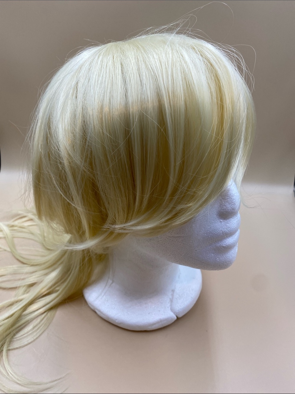 Light blond synthetic wig light golden hues
